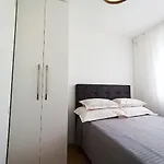 Teal Apartment-Free Garage Parking