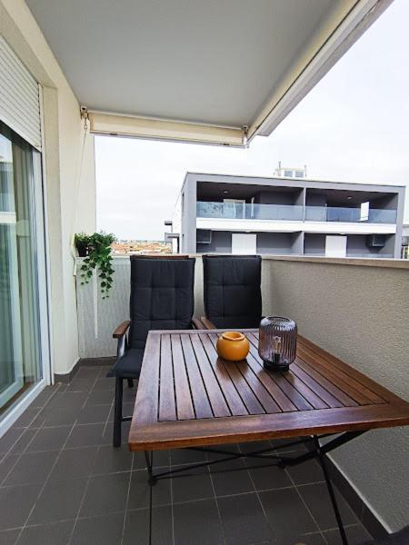 Teal Apartment-free Garage Parking Apartment *